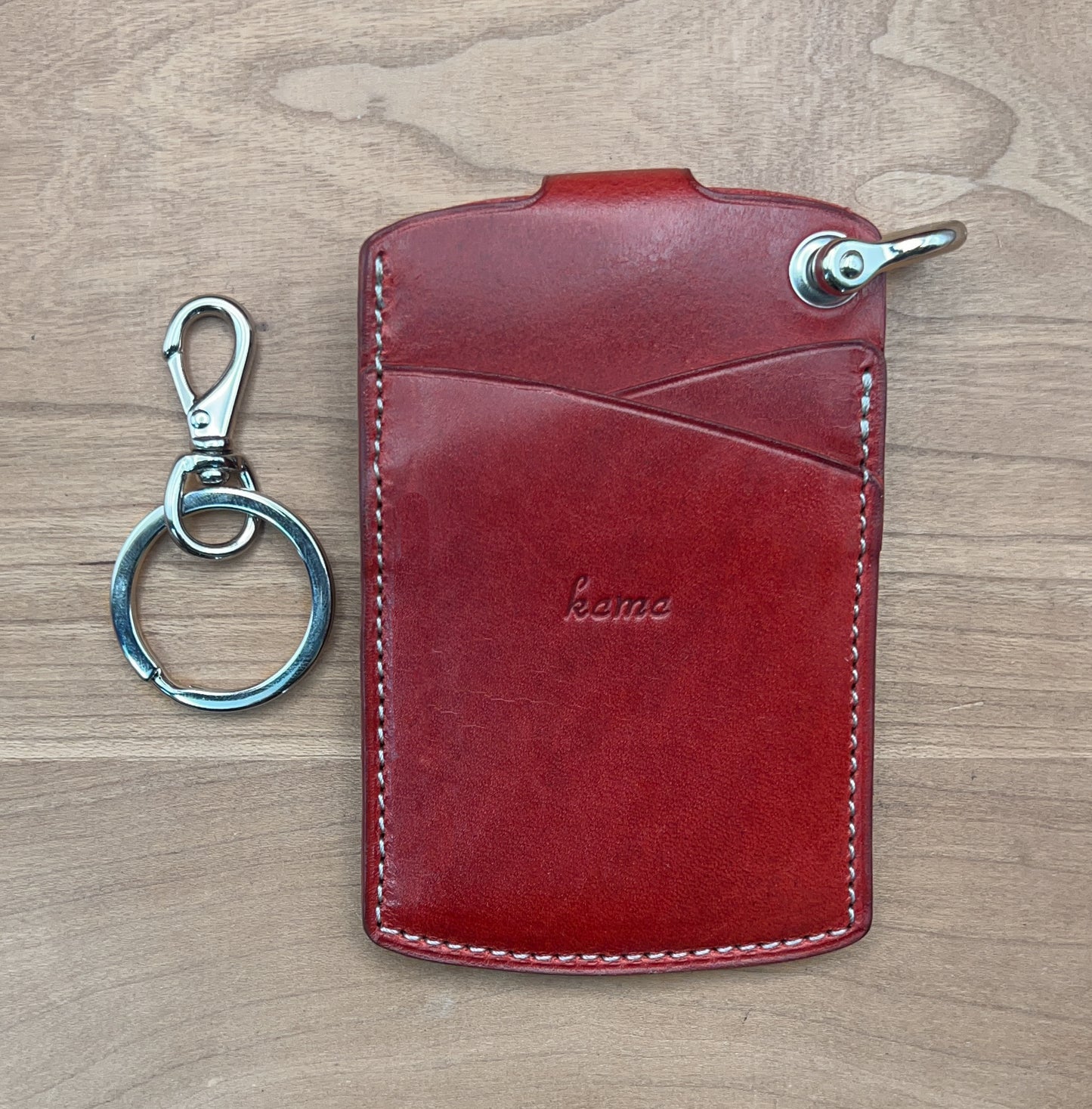 Reverse side of our Custom Leather Keychain Wallet. Handmade in London Red Horween leather with nickel hardware. Handcrafted by CustomLeatherAndPen.